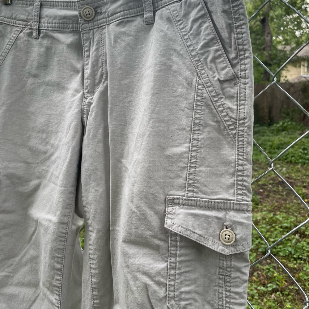 Eddie Bauer Twill 6 Pocket Cargo Cream Capris Size 8 Petite - Picture 9 of 9